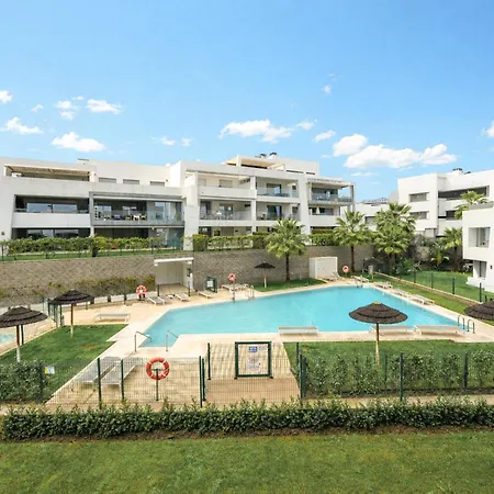 Spacious Garden With Balcony By Caseo