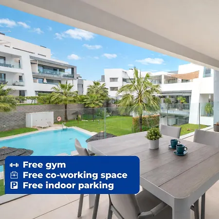 Spacious Garden With Balcony By Caseo 아파트 에스테포나